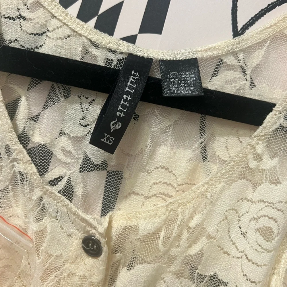 🍦Button-Front Ruffled Hem Top🍦 - Picture 3 of 5